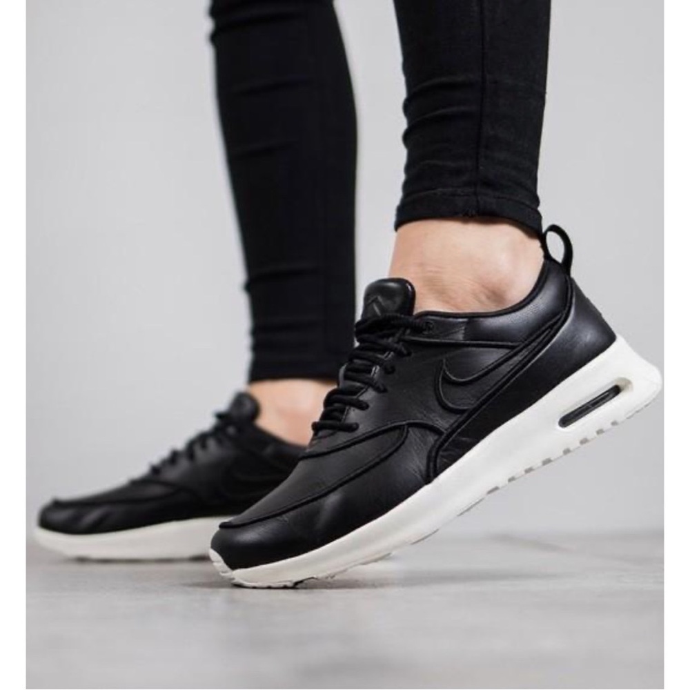 Nike Airmax Leather Thea Sneakers